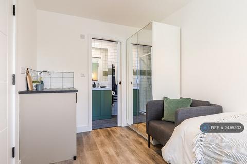 1 bedroom in a house share to rent, Brook View, Grange Park, Northampton, NN4
