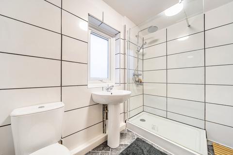 2 bedroom maisonette for sale, Maple Street, Romford RM7