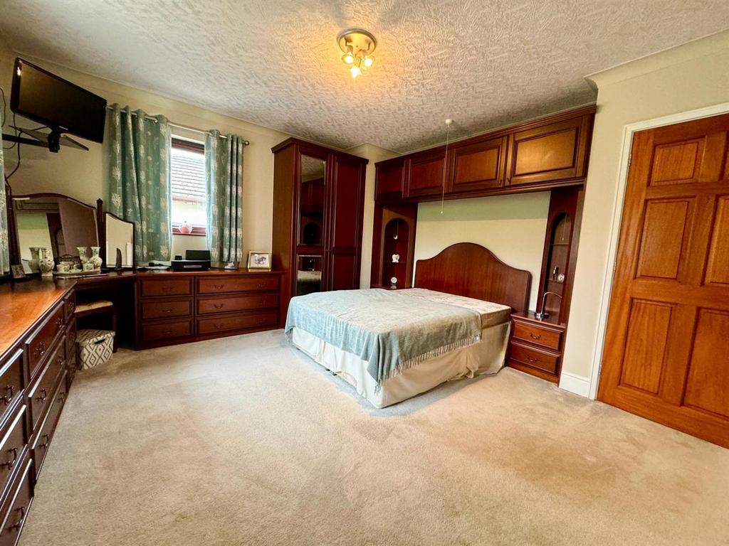 Master bedroom 4