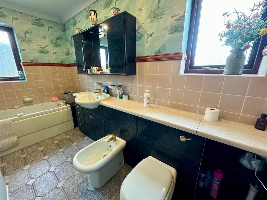 En suite showeroom