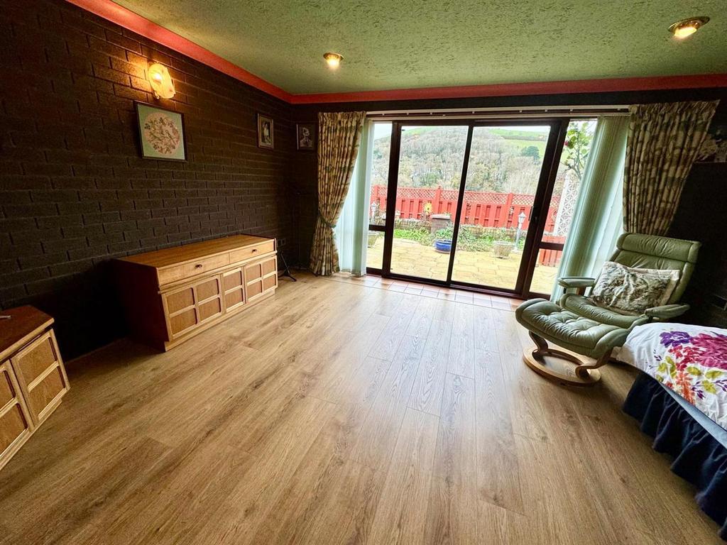 Sun lounge