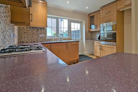 2 bedroom end of terrace house to rent, Highfields Court, Westoning