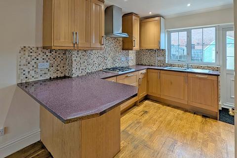 2 bedroom end of terrace house to rent, Highfields Court, Westoning