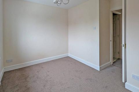 2 bedroom end of terrace house to rent, Highfields Court, Westoning