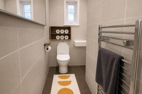 4 bedroom detached house to rent, Deacons Hill Road, Elstree