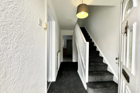 3 bedroom semi-detached house to rent, Pembry Close, Stockport SK5
