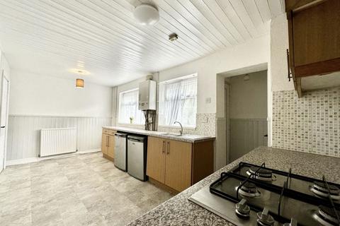 3 bedroom semi-detached house to rent, Pembry Close, Stockport SK5