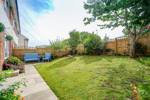 2 bedroom flat for sale, Edinburgh Road, St. Leonards-On-Sea