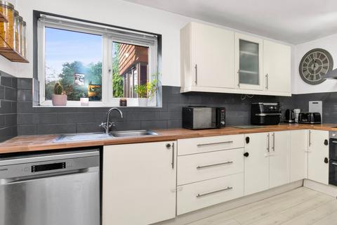 1 bedroom flat for sale, The Beeches, Ash Vale