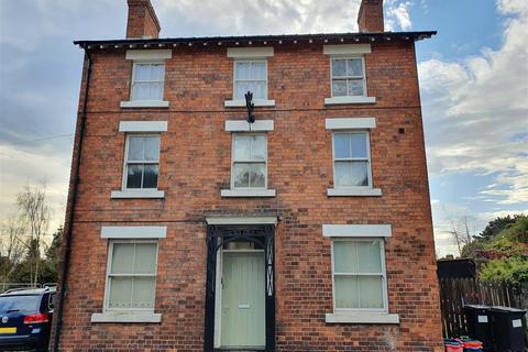 2 bedroom flat to rent, The Cock, Salop Road, Welshpool