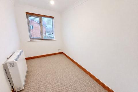 2 bedroom apartment to rent, Broad Oak Close, Eastbourne BN23