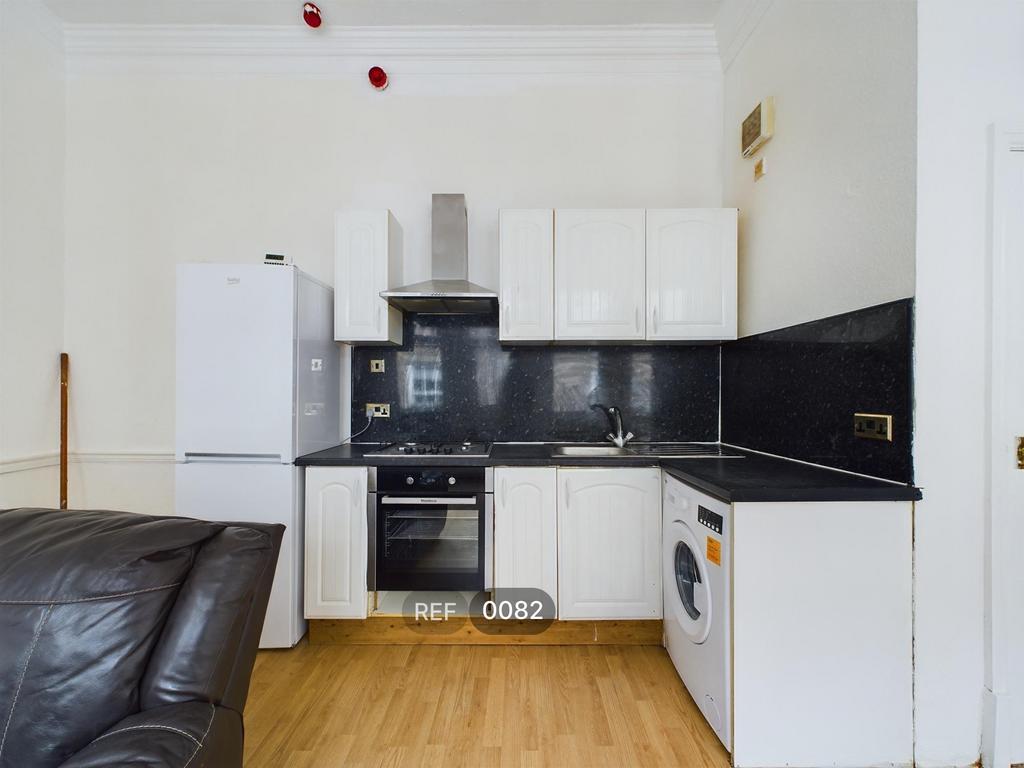 Kitchen &amp; Living area