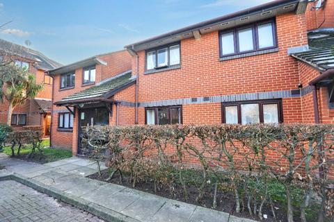 1 bedroom flat for sale, St. Benedicts Close, London SW17