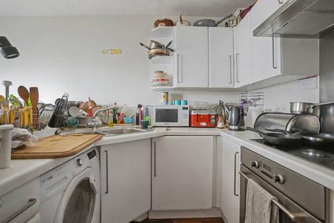 1 bedroom flat for sale, St. Benedicts Close, London SW17