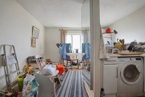 1 bedroom flat for sale, St. Benedicts Close, London SW17
