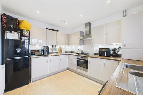 3 bedroom end of terrace house for sale, Discovery Close, Chilton