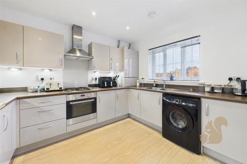 3 bedroom end of terrace house for sale, Discovery Close, Chilton