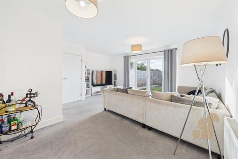 3 bedroom end of terrace house for sale, Discovery Close, Chilton