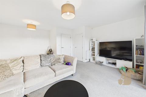 3 bedroom end of terrace house for sale, Discovery Close, Chilton