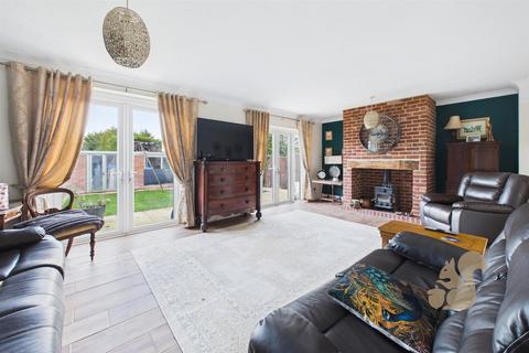 4 bedroom end of terrace house for sale, Pinecroft Rise, Sudbury
