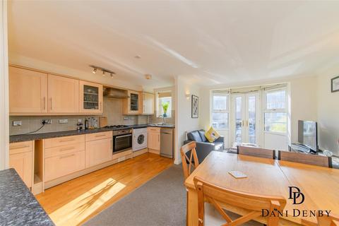 2 bedroom flat for sale, Granville Road, London NW2