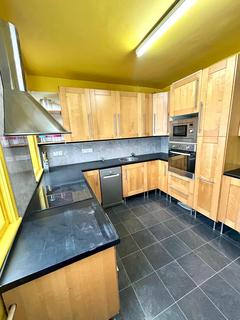 2 bedroom flat to rent, Green Lanes, N8