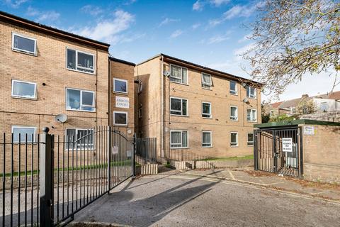 1 bedroom apartment to rent, Claret Gardens, London, SE25