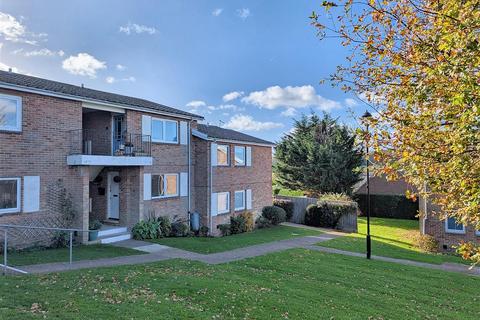 2 bedroom flat for sale, High Salterns, Seaview, PO34 5AS