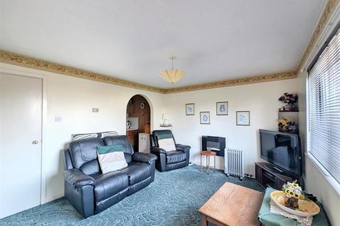 2 bedroom flat for sale, High Salterns, Seaview, PO34 5AS