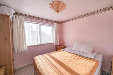 2 bedroom flat for sale, High Salterns, Seaview, PO34 5AS