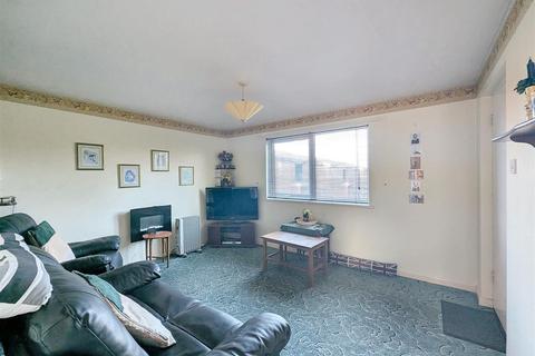 2 bedroom flat for sale, High Salterns, Seaview, PO34 5AS