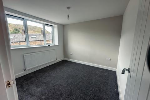 5 bedroom terraced house to rent, Halifax Road, West Yorkshire OL14