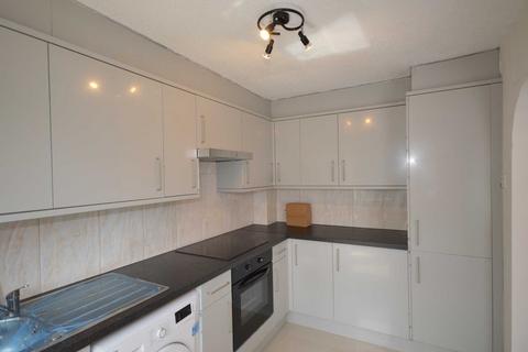 3 bedroom end of terrace house to rent, Chichester Close, London
