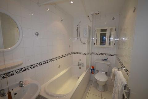 3 bedroom end of terrace house to rent, Chichester Close, London