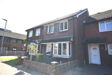 3 bedroom end of terrace house to rent, Chichester Close, London
