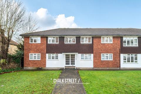 2 bedroom flat to rent, Squirrels Heath Lane, Hornchurch, RM11
