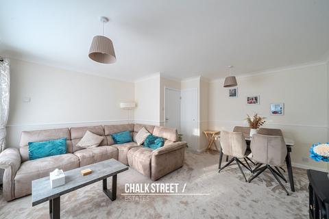 2 bedroom flat to rent, Squirrels Heath Lane, Hornchurch, RM11