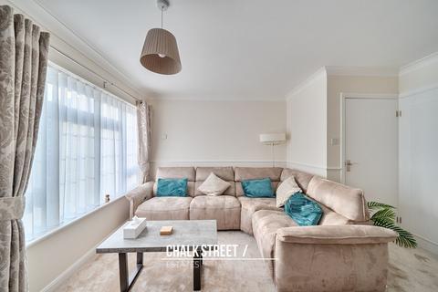 2 bedroom flat to rent, Squirrels Heath Lane, Hornchurch, RM11