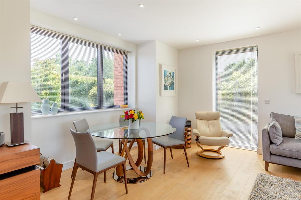 8649640-interior16.jpg