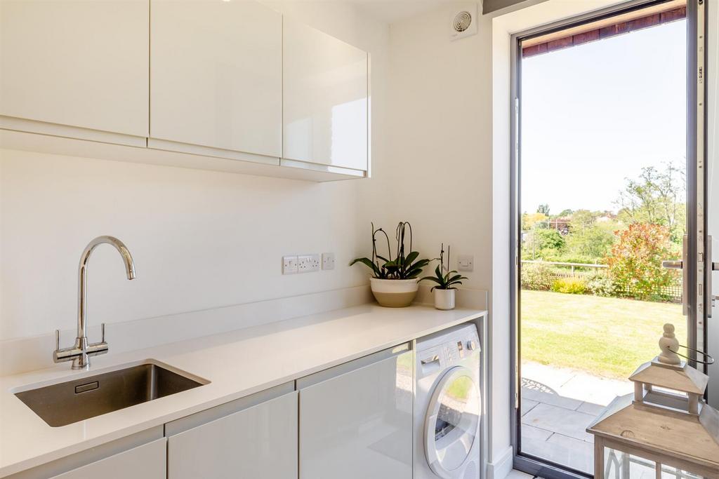 8649640-interior19.jpg