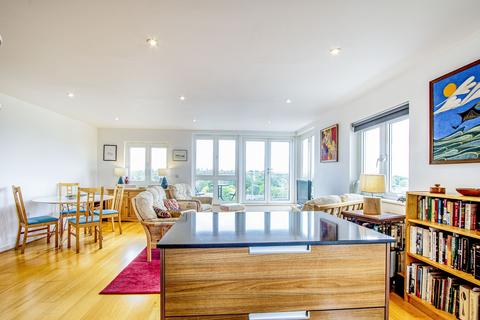 2 bedroom flat to rent, Park Heights, Constitution Hill, Woking, GU22