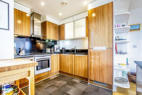 2 bedroom flat to rent, Park Heights, Constitution Hill, Woking, GU22
