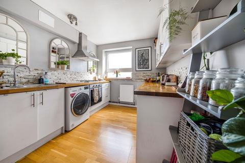 1 bedroom flat to rent, Linden Lea, Stubs Hill, Dorking, RH4
