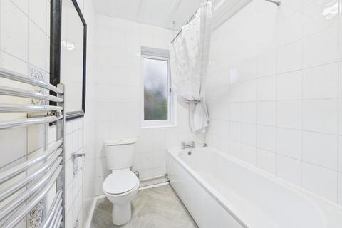 3 bedroom terraced house to rent, Austen Walk, Lincoln