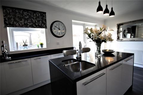3 bedroom terraced house to rent, Scott Close, Reading RG4