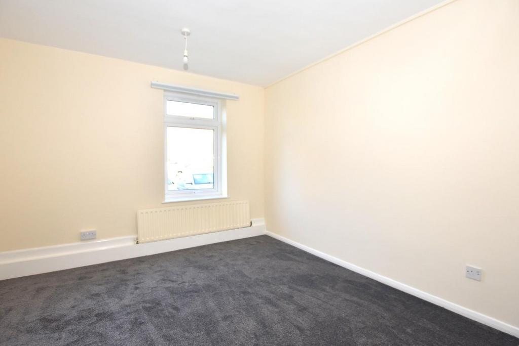 Bedroom 1 1.JPG