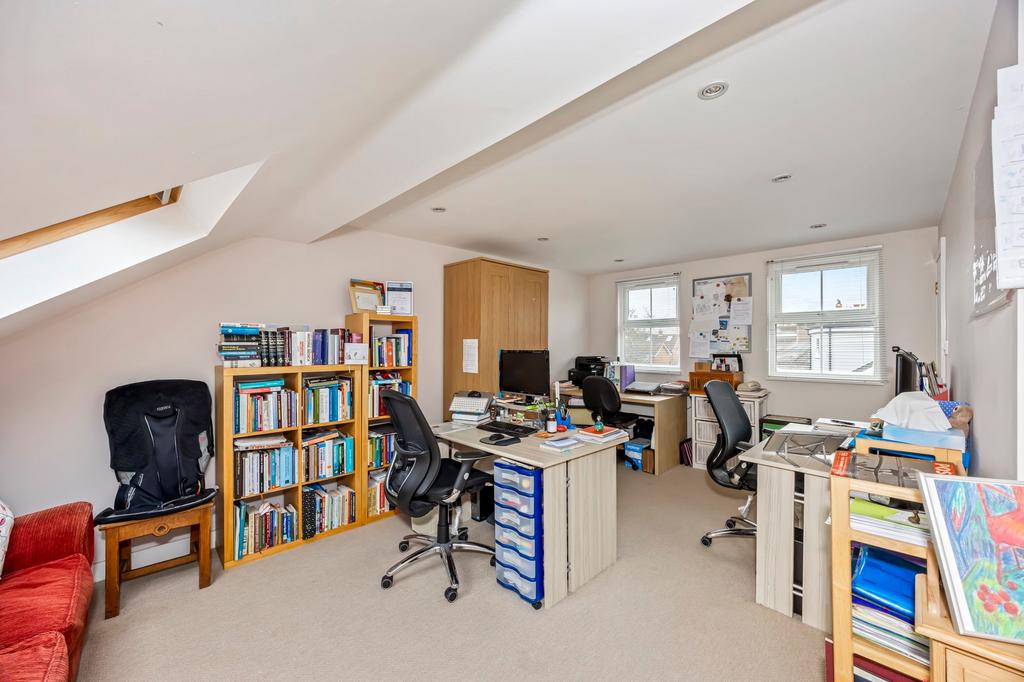 Bedroom/ Office