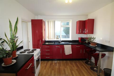 2 bedroom terraced house to rent, Belle Isle Road, Leeds
