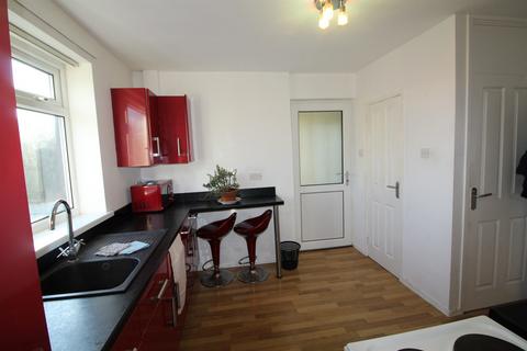 2 bedroom terraced house to rent, Belle Isle Road, Leeds