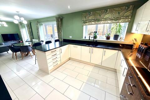 5 bedroom detached house for sale, Elmwood Avenue, Essington, Wolverhampton, WV11